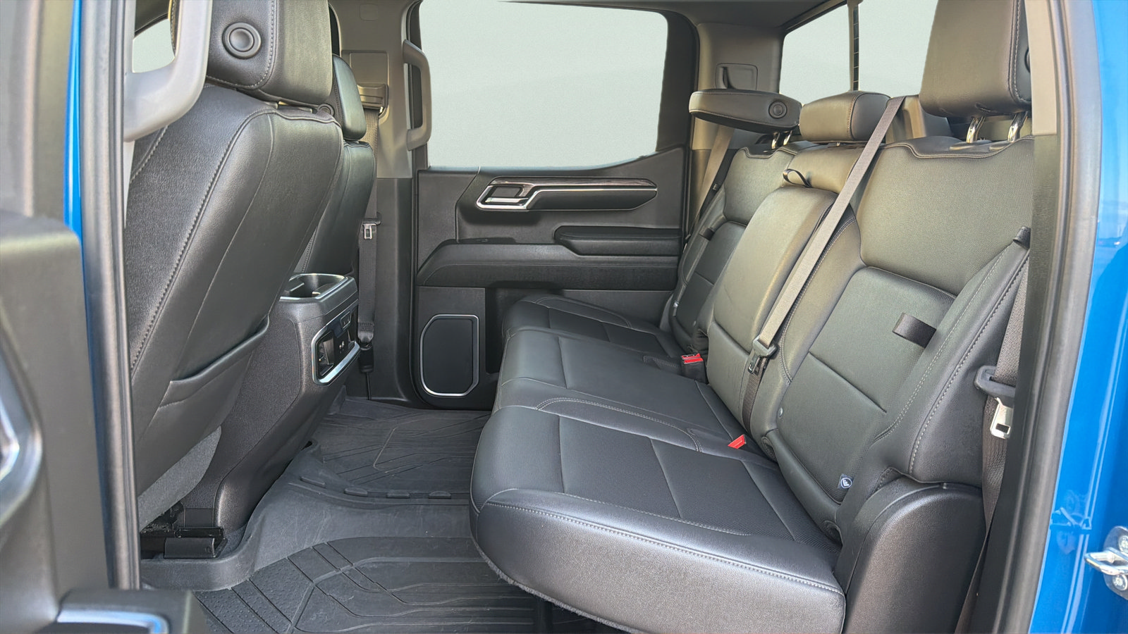Used 2023 Chevrolet Silverado 1500 LTZ w/ LTZ Premium Package AWD/4WD image 14