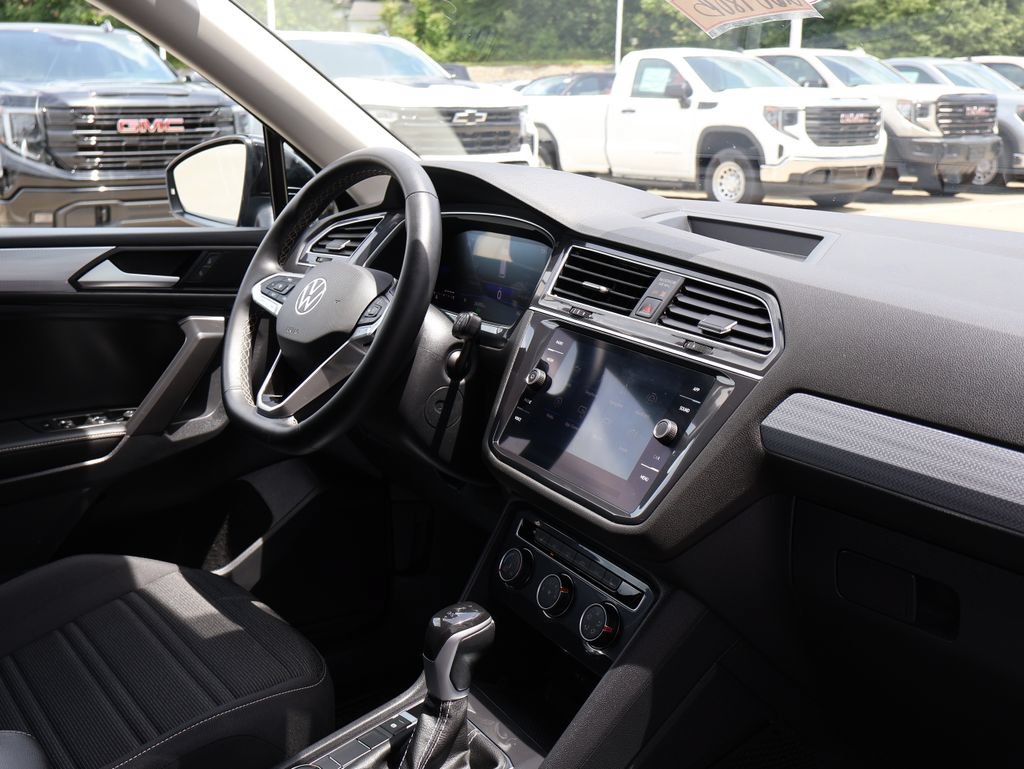 Used 2024 Volkswagen Tiguan S AWD/4WD image 32