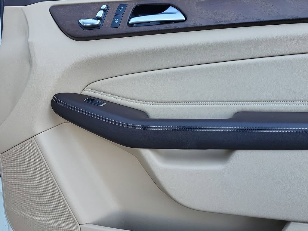 Used 2019 Mercedes-Benz GLE 400 4MATIC image 17