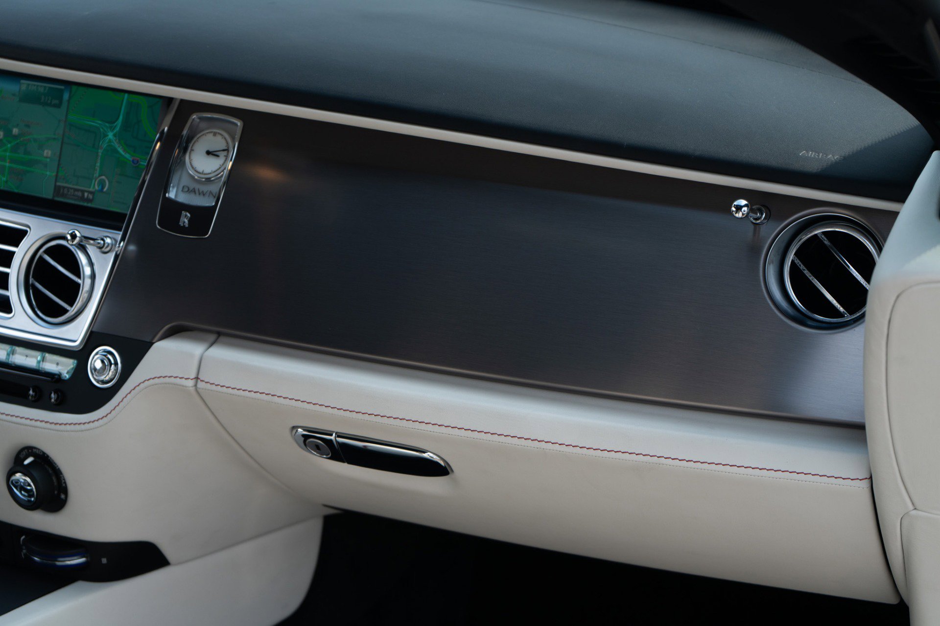 Used 2017 Rolls-Royce Dawn image 24