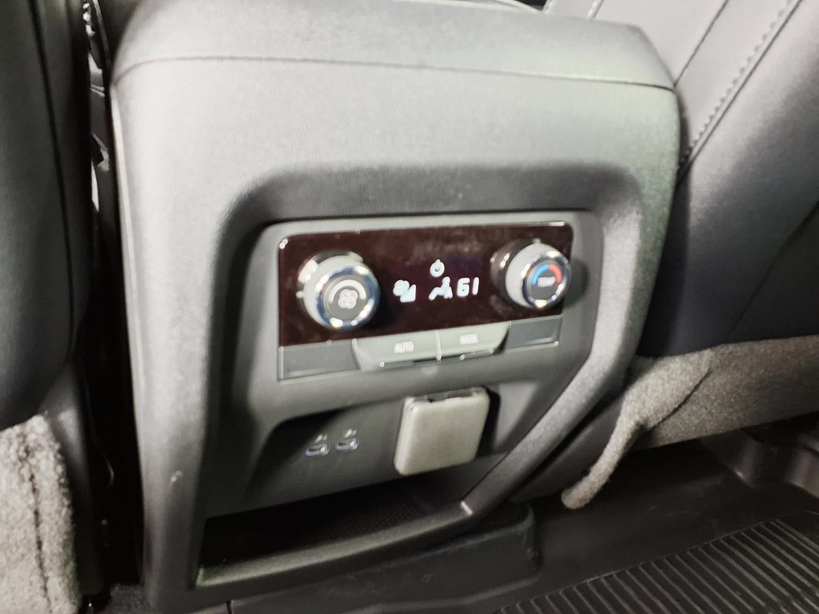 Used 2026 Chevrolet Traverse LT w/ Driver Confidence Package FWD image 11