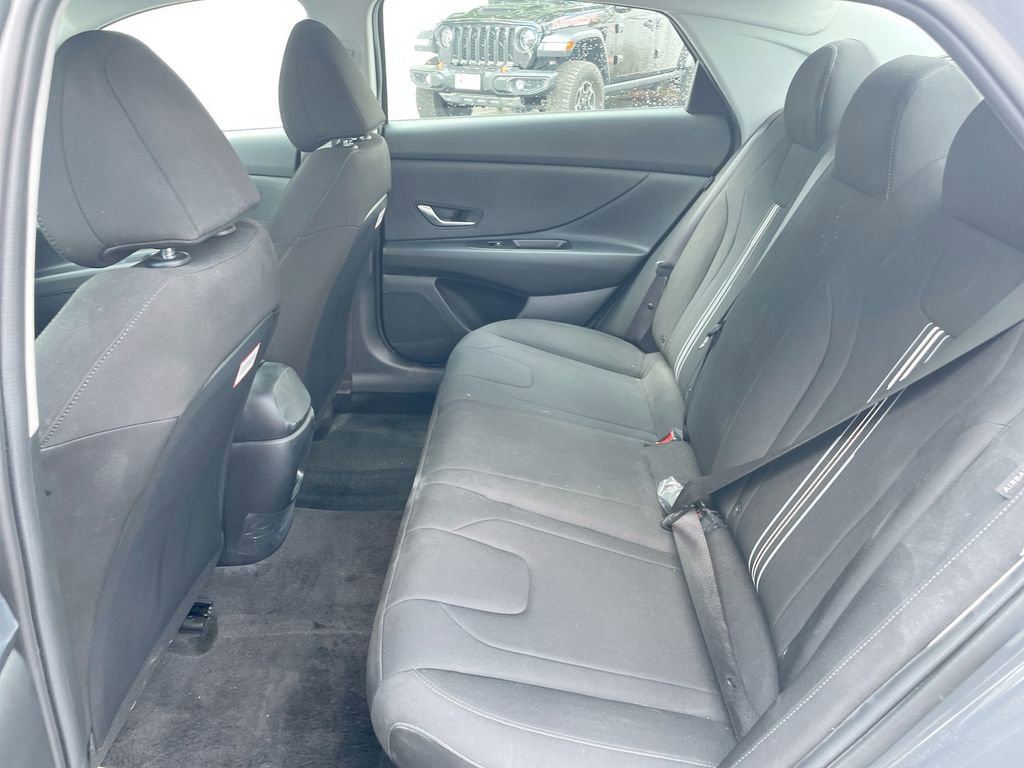 Used 2025 Hyundai Elantra Blue image 47