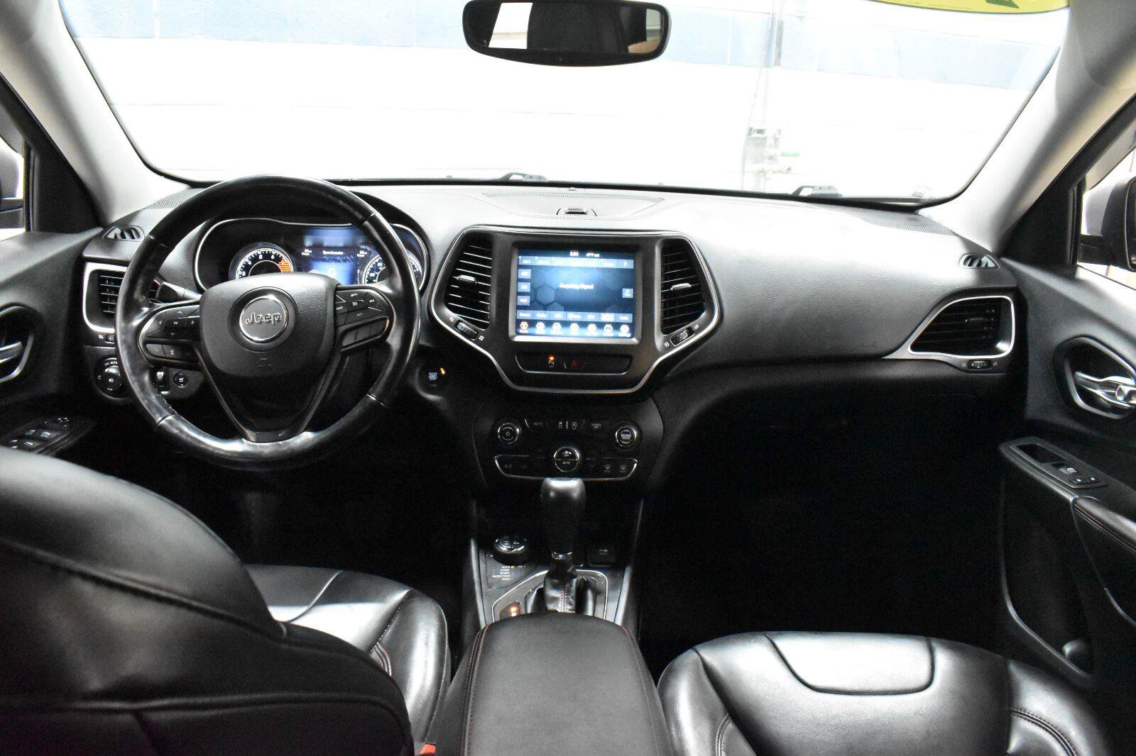 Used 2021 Jeep Cherokee Trailhawk w/ Comfort & Convenience Group AWD/4WD image 5