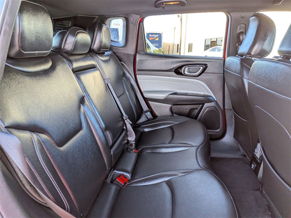 Used 2025 Jeep Compass Limited image 28