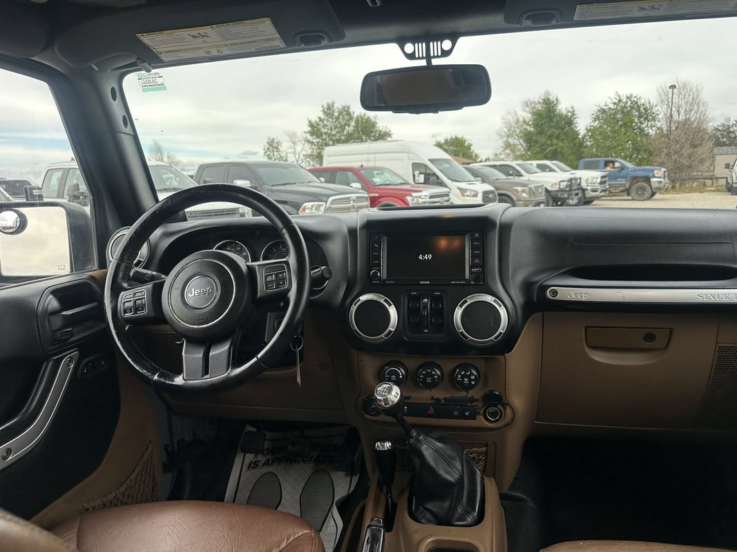 Used 2014 Jeep Wrangler Unlimited Sahara w/ Connectivity Group AWD/4WD image 26
