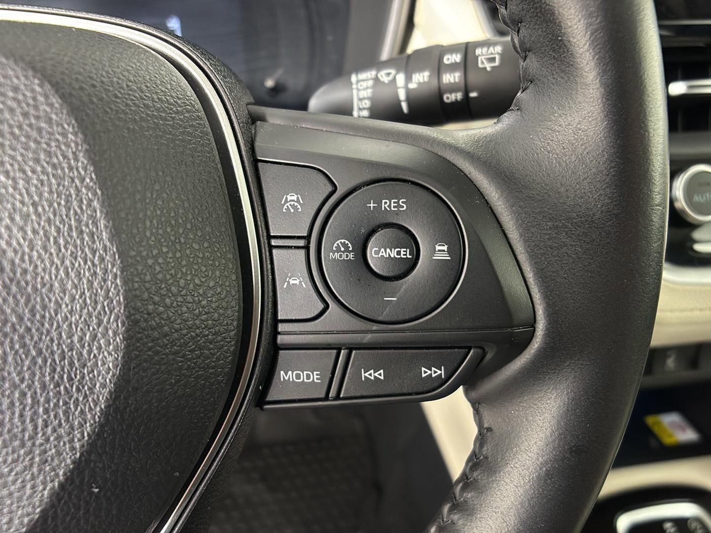 Used 2023 Toyota Corolla Cross XLE w/ Convenience Package image 27