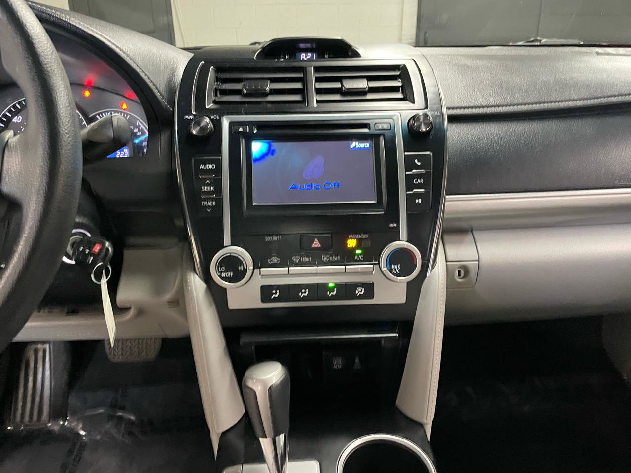 Used 2014 Toyota Camry LE FWD image 16