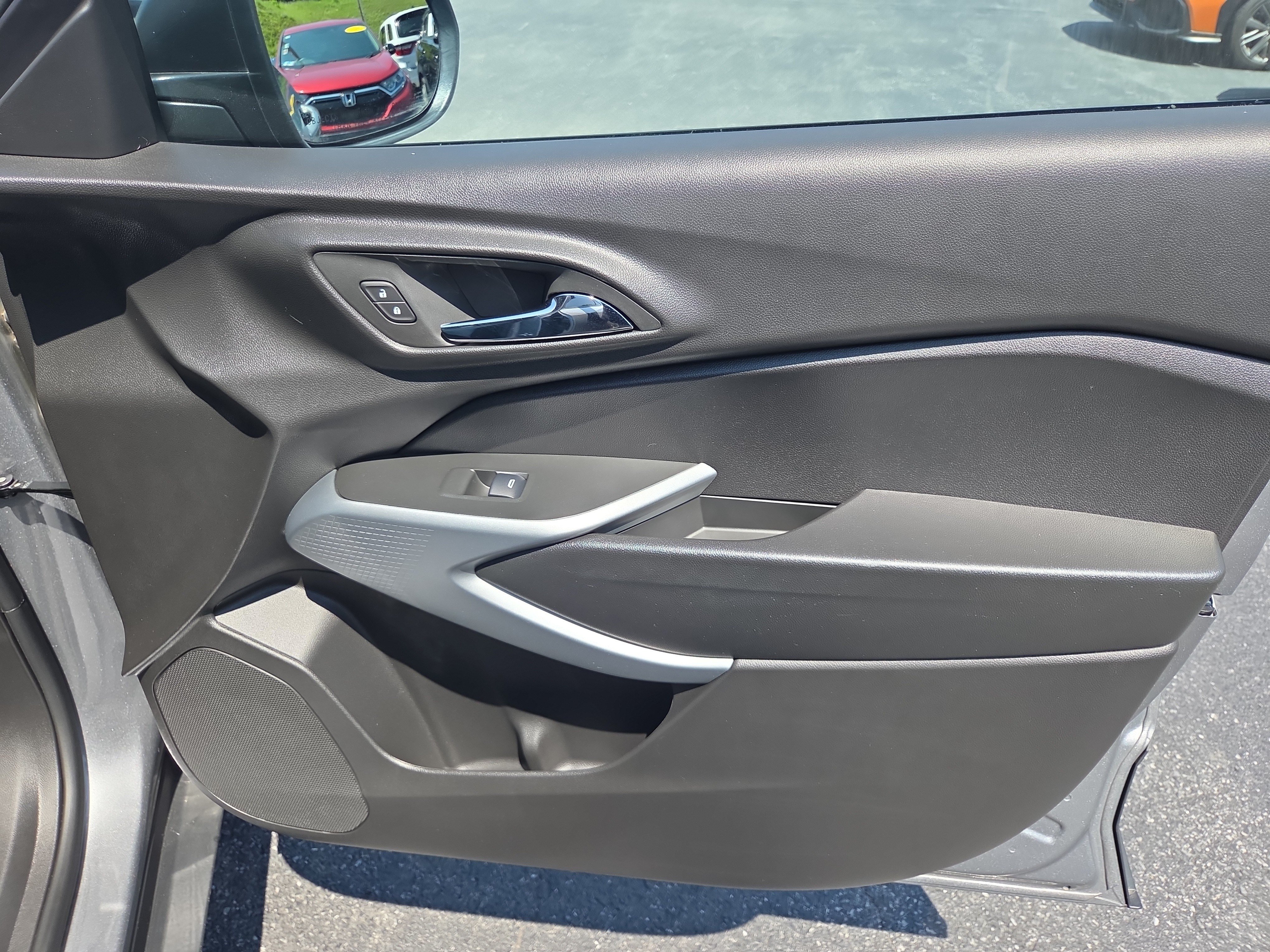 Used 2025 Chevrolet Trax LS FWD image 18