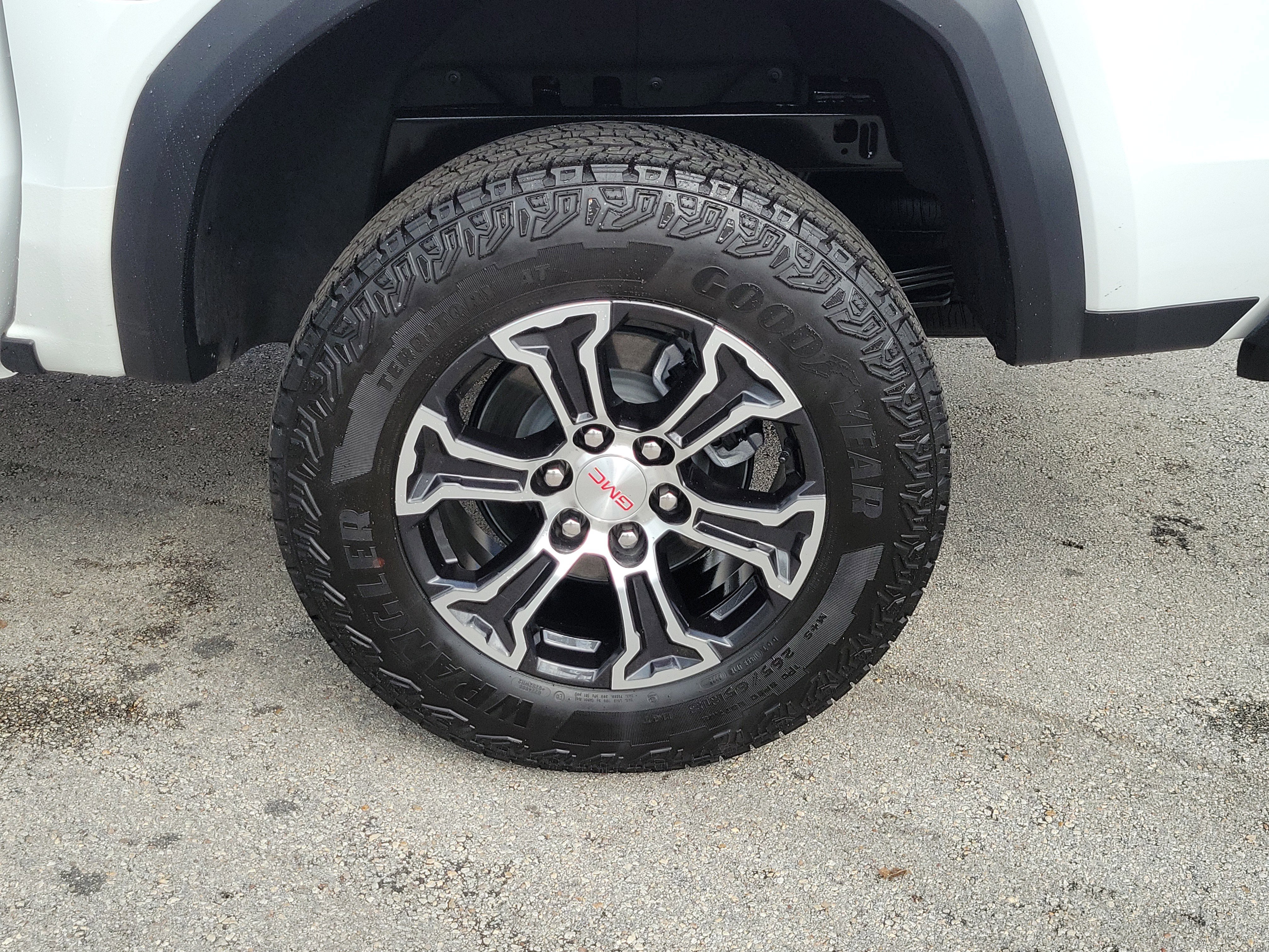 Used 2025 GMC Canyon AT4 image 27