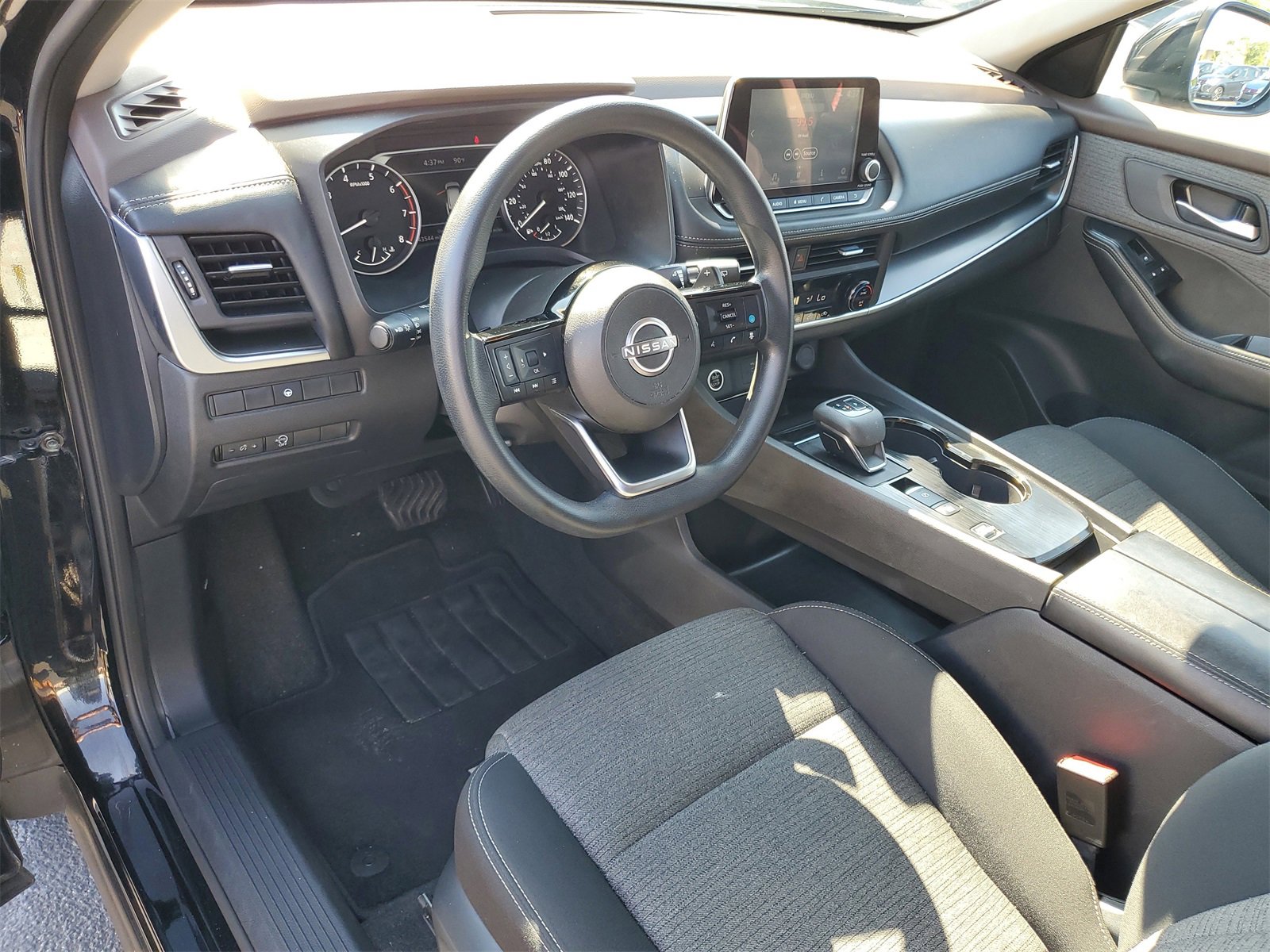 Used 2023 Nissan Rogue SV image 6