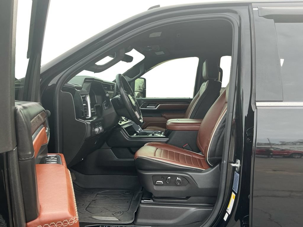 Used 2024 GMC Sierra 3500 Denali Ultimate AWD/4WD image 14