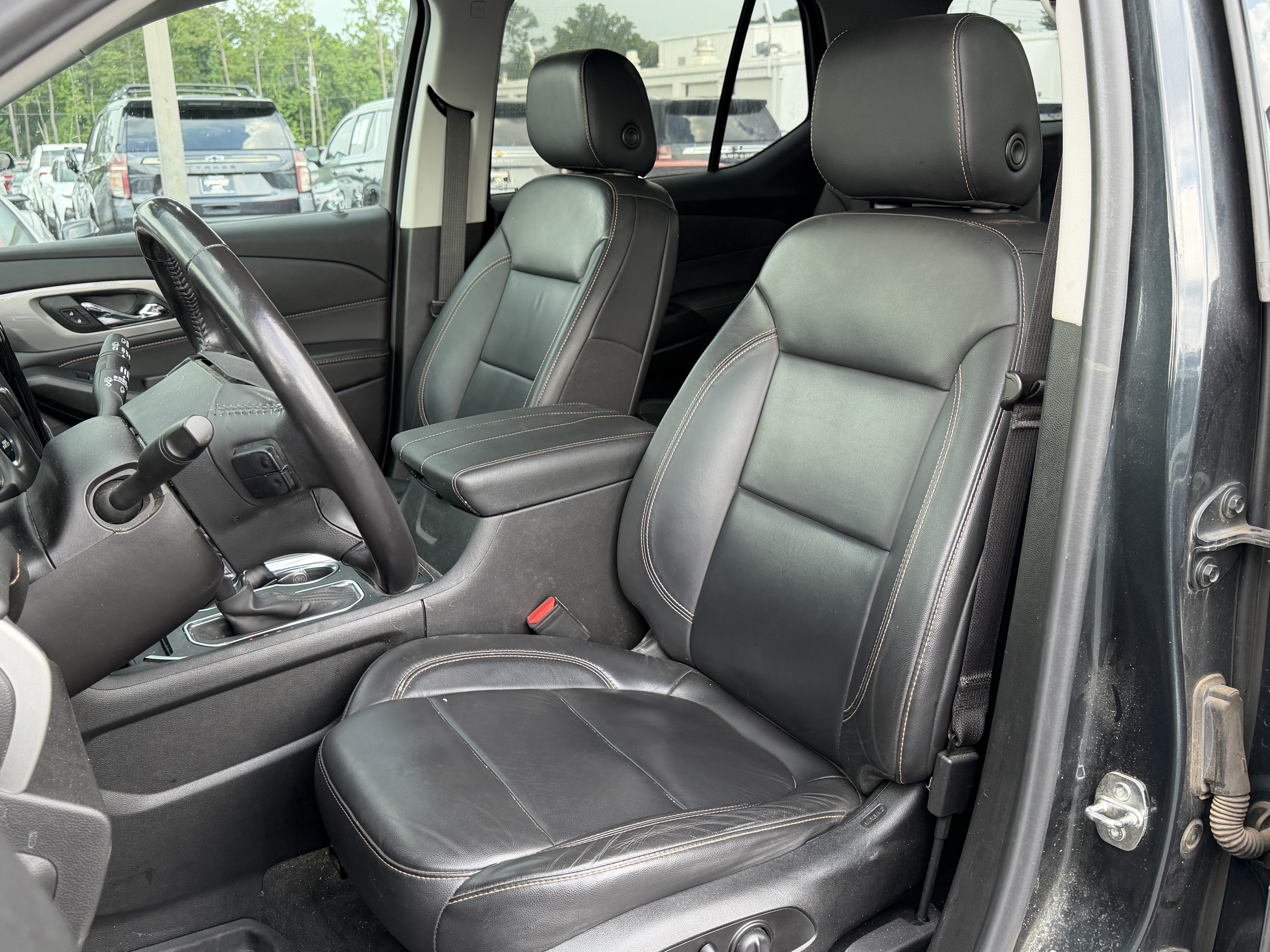 Used 2021 Chevrolet Traverse RS FWD image 7