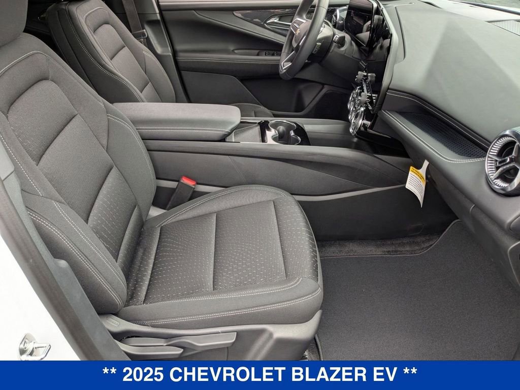 New 2025 Chevrolet Blazer EV LT image 30