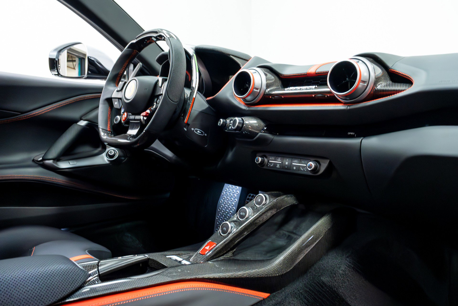 Used 2018 Ferrari 812 Superfast RWD image 29