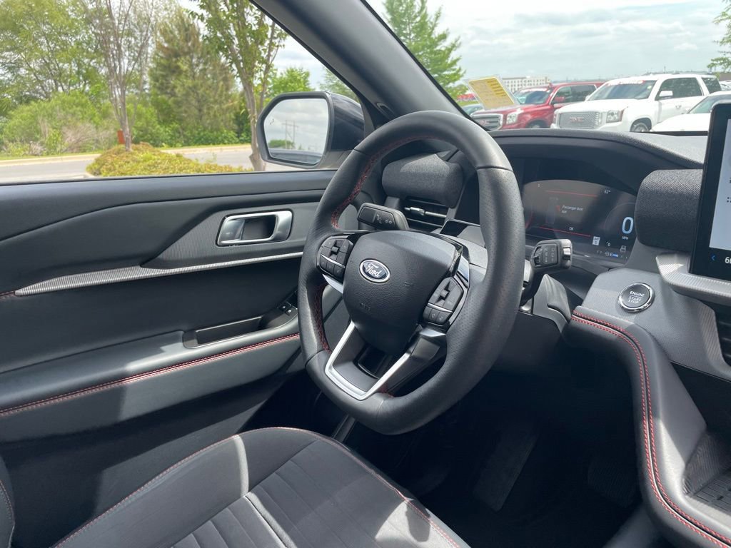 Used 2025 Ford Explorer ST-Line w/ Premium Package image 28
