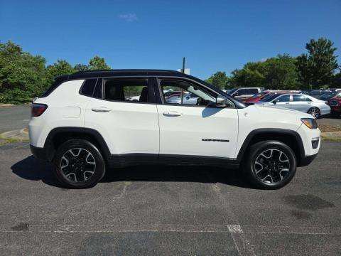 Used 2019 Jeep Compass Trailhawk AWD/4WD image 2
