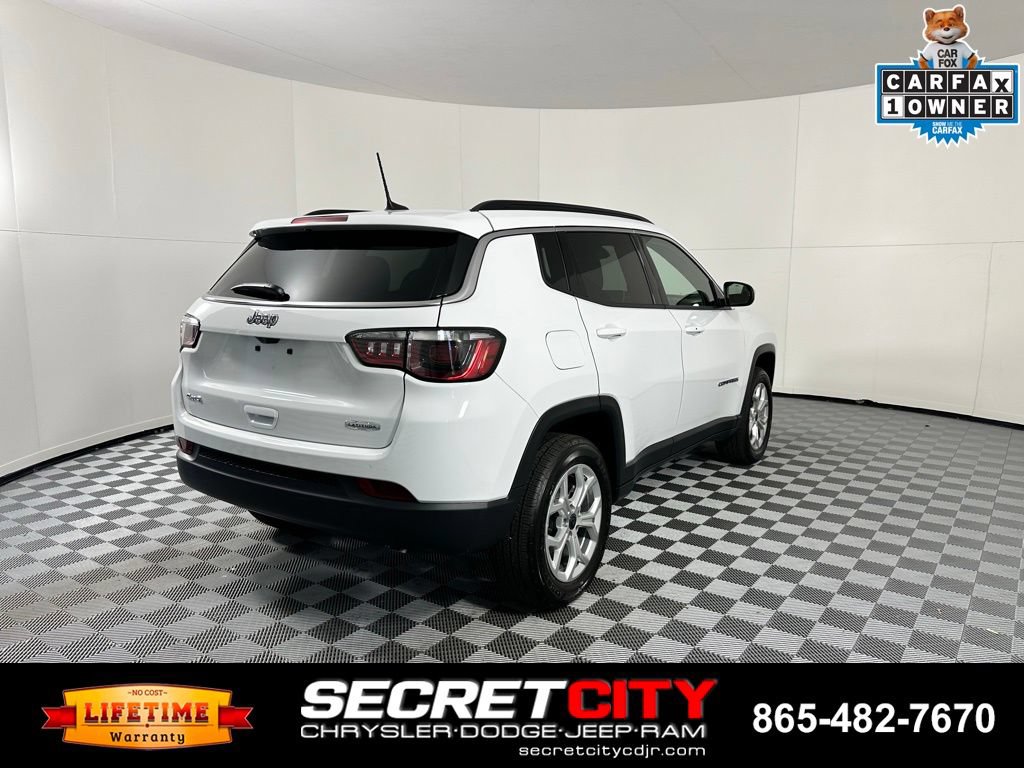 Used 2025 Jeep Compass Latitude w/ Sun & Sound Group AWD/4WD image 7