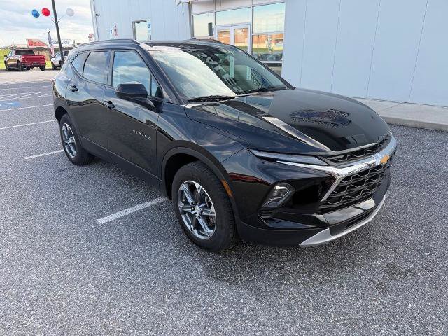 Used 2024 Chevrolet Blazer LT w/ Convenience Package FWD image 2