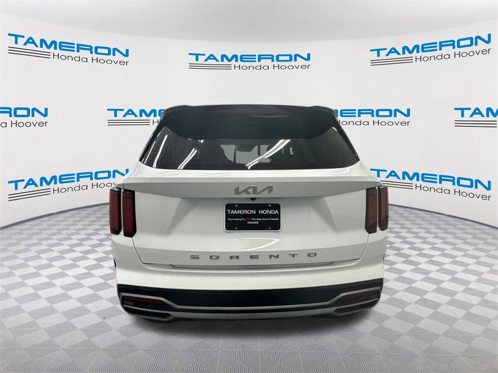 Used 2022 Kia Sorento EX w/ Panoramic Sunroof Package image 4
