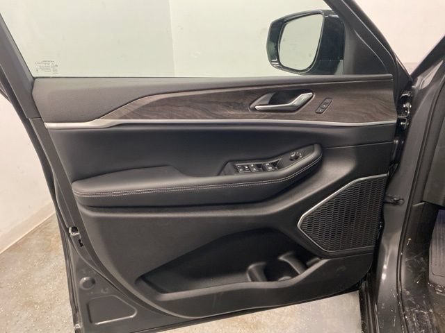 New 2026 Jeep Grand Cherokee Limited w/ Limited Altitude Package AWD/4WD image 22