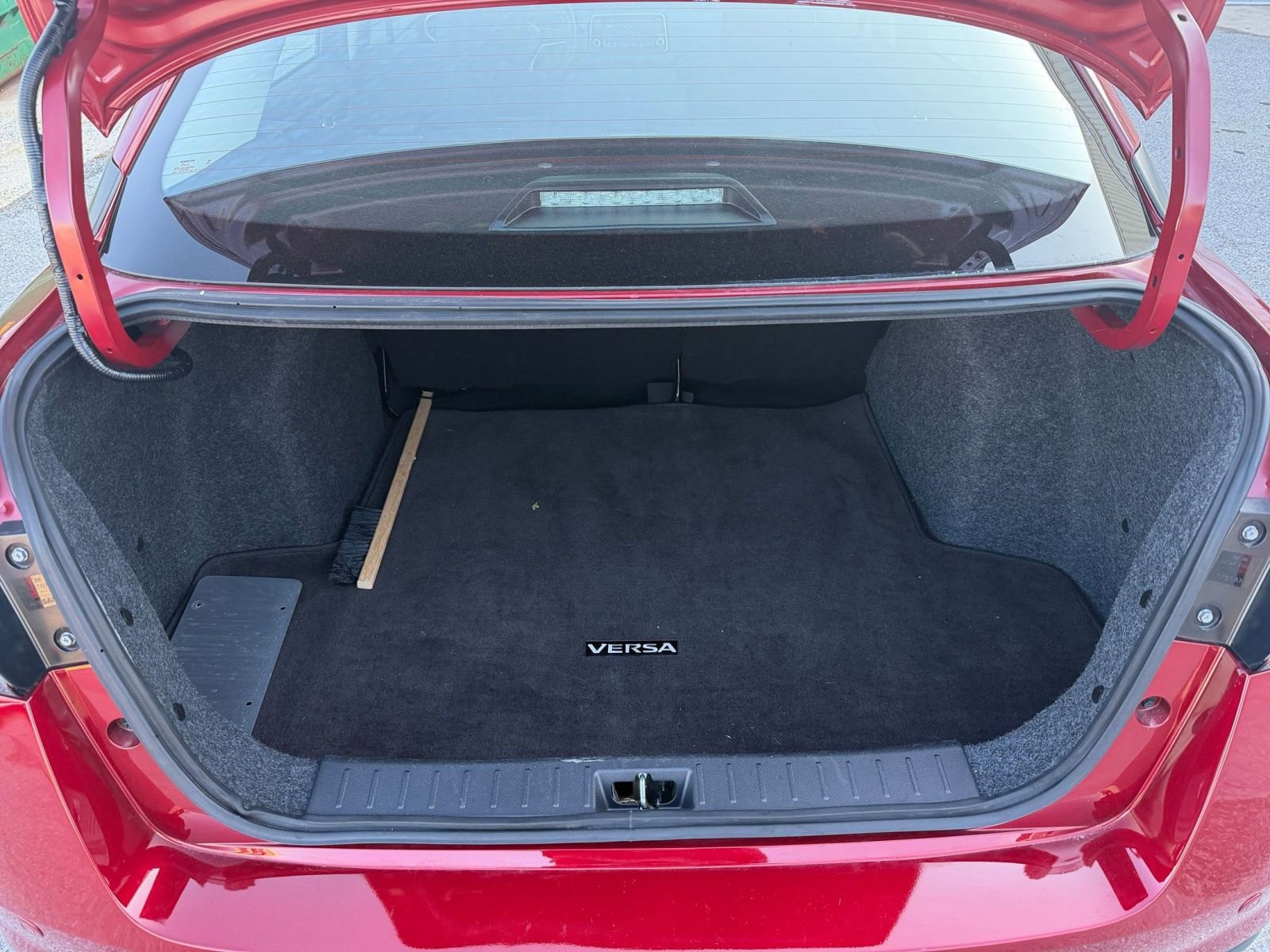 Used 2025 Nissan Versa SV image 25