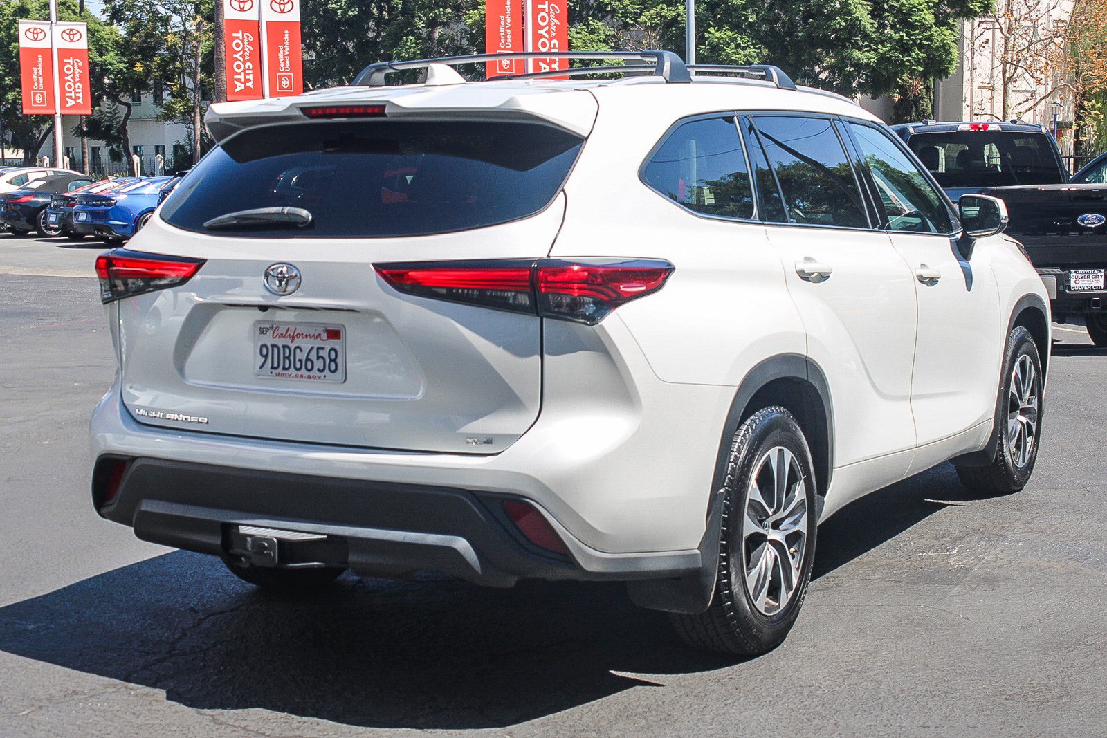 Used 2022 Toyota Highlander XLE FWD image 9