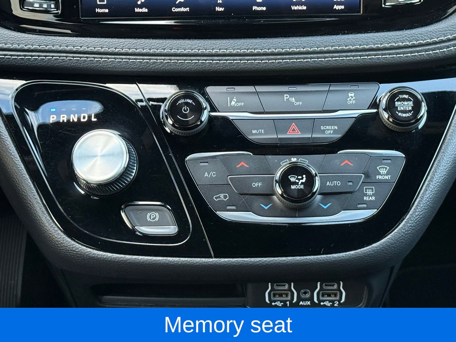 Used 2023 Chrysler Pacifica Touring-L w/ Uconnect Theater Family Group image 32