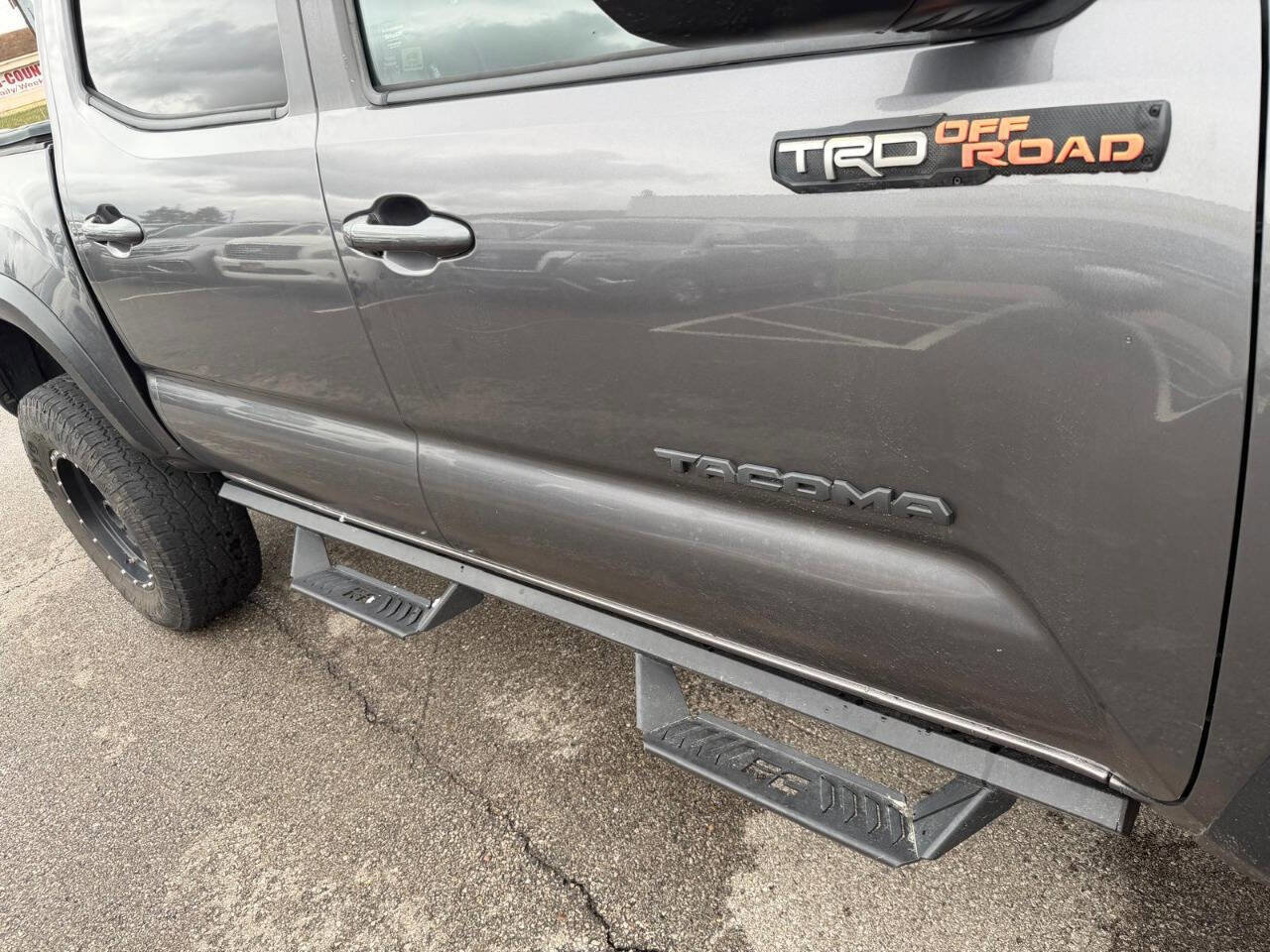 Used 2016 Toyota Tacoma TRD Off-Road w/ Premium & Technology Package AWD/4WD image 52