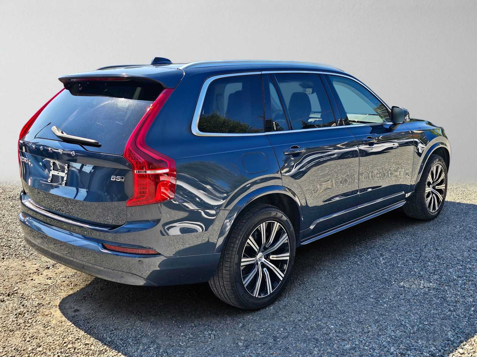 Used 2023 Volvo XC90 B5 Core w/ Protection Package Premier AWD/4WD image 3