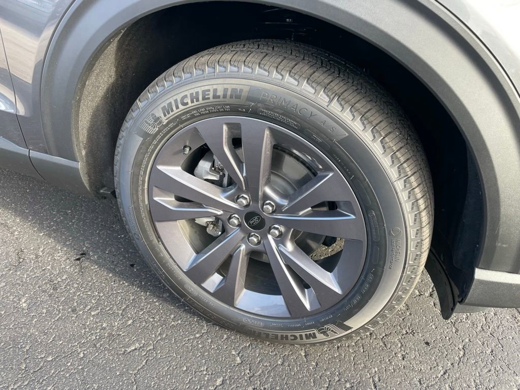 New 2026 Ford Explorer Active w/ Active Comfort Package image 3