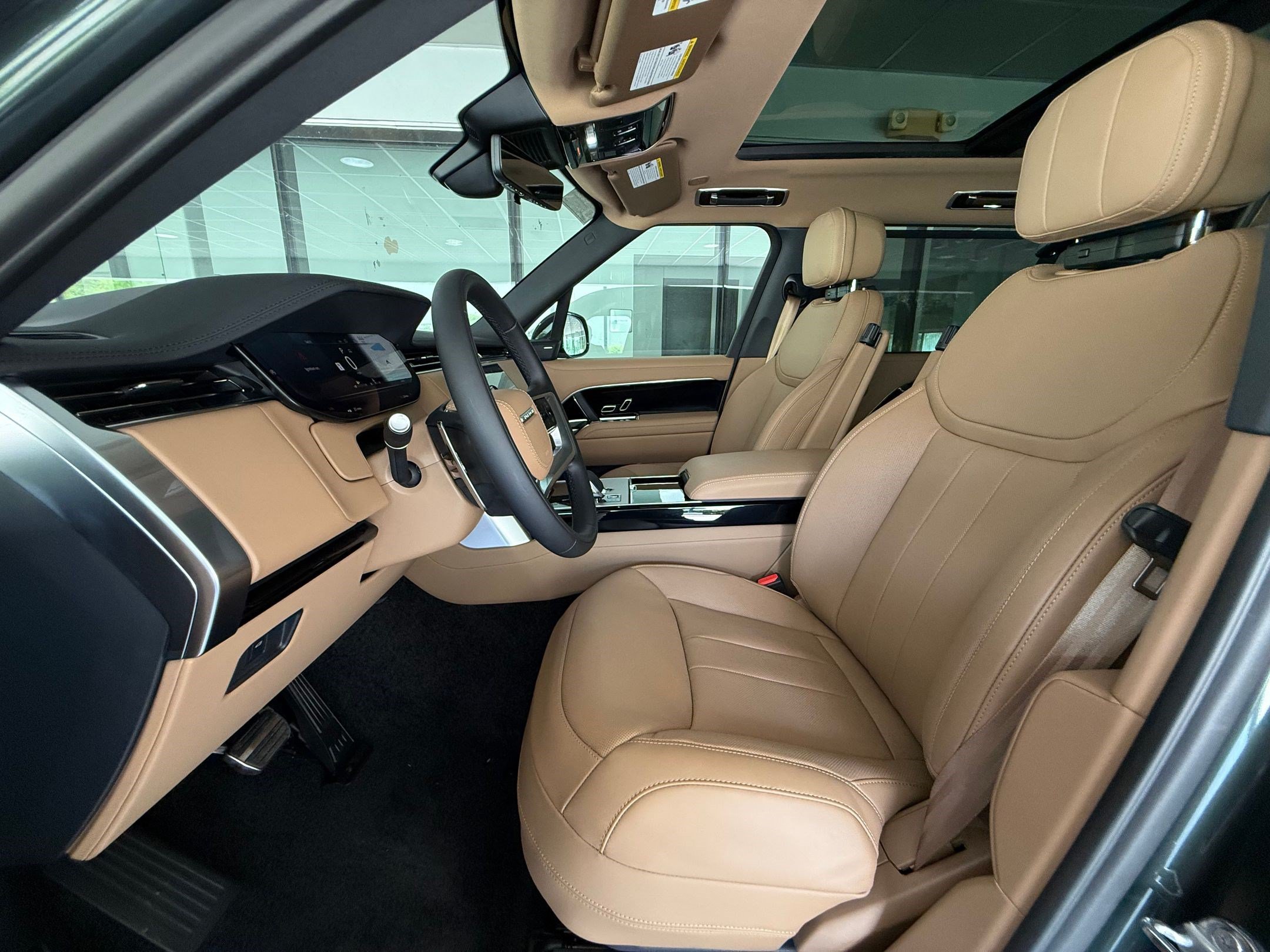 New 2026 Land Rover Range Rover Long Wheelbase SE AWD/4WD image 5