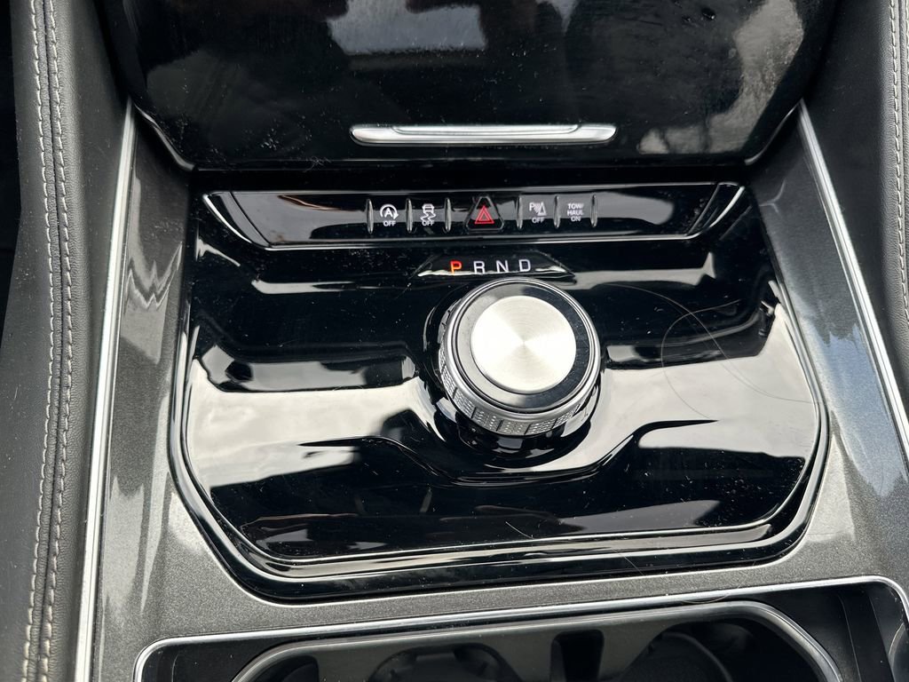 Used 2024 Jeep Wagoneer 2WD w/ Premium Group I image 32