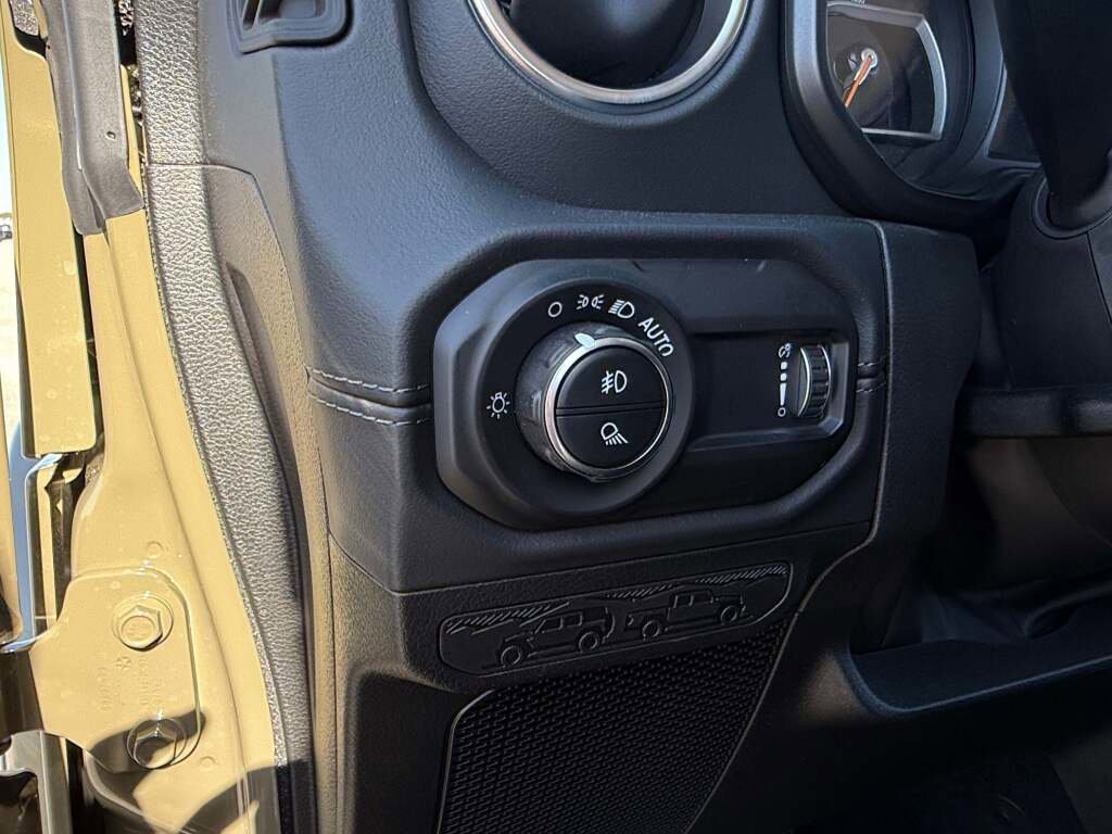 New 2025 Jeep Gladiator Sport image 36