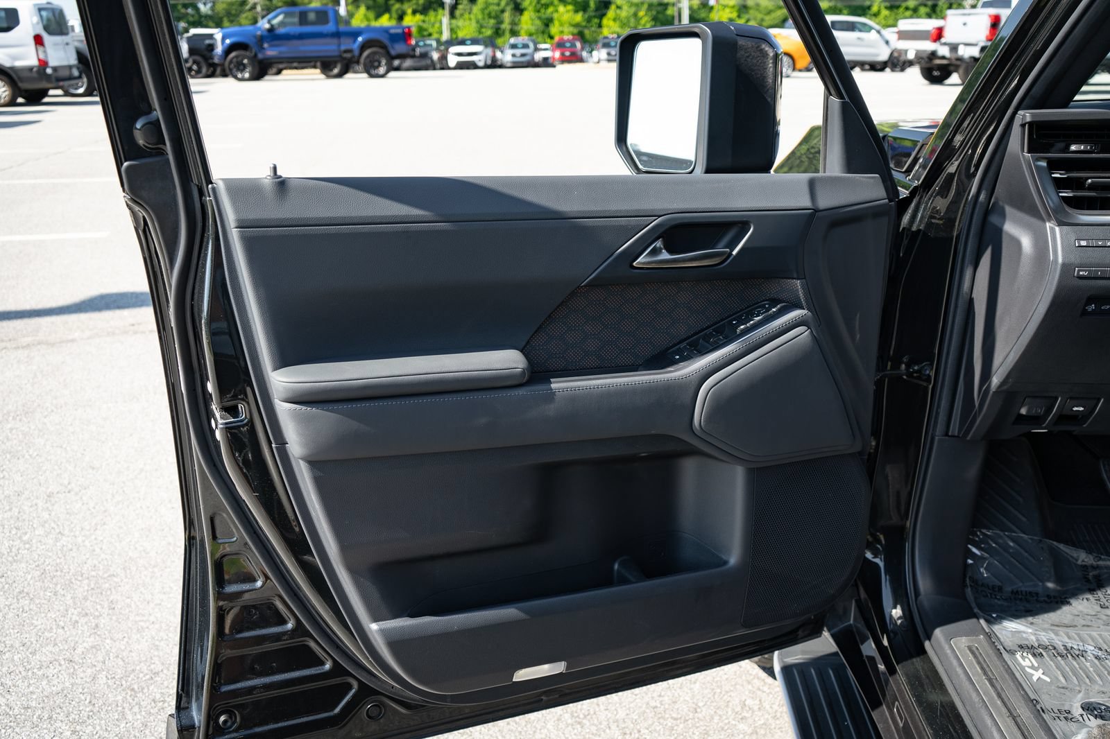 Used 2024 Lexus GX 550 w/ Accessory Package (2T) AWD/4WD image 29
