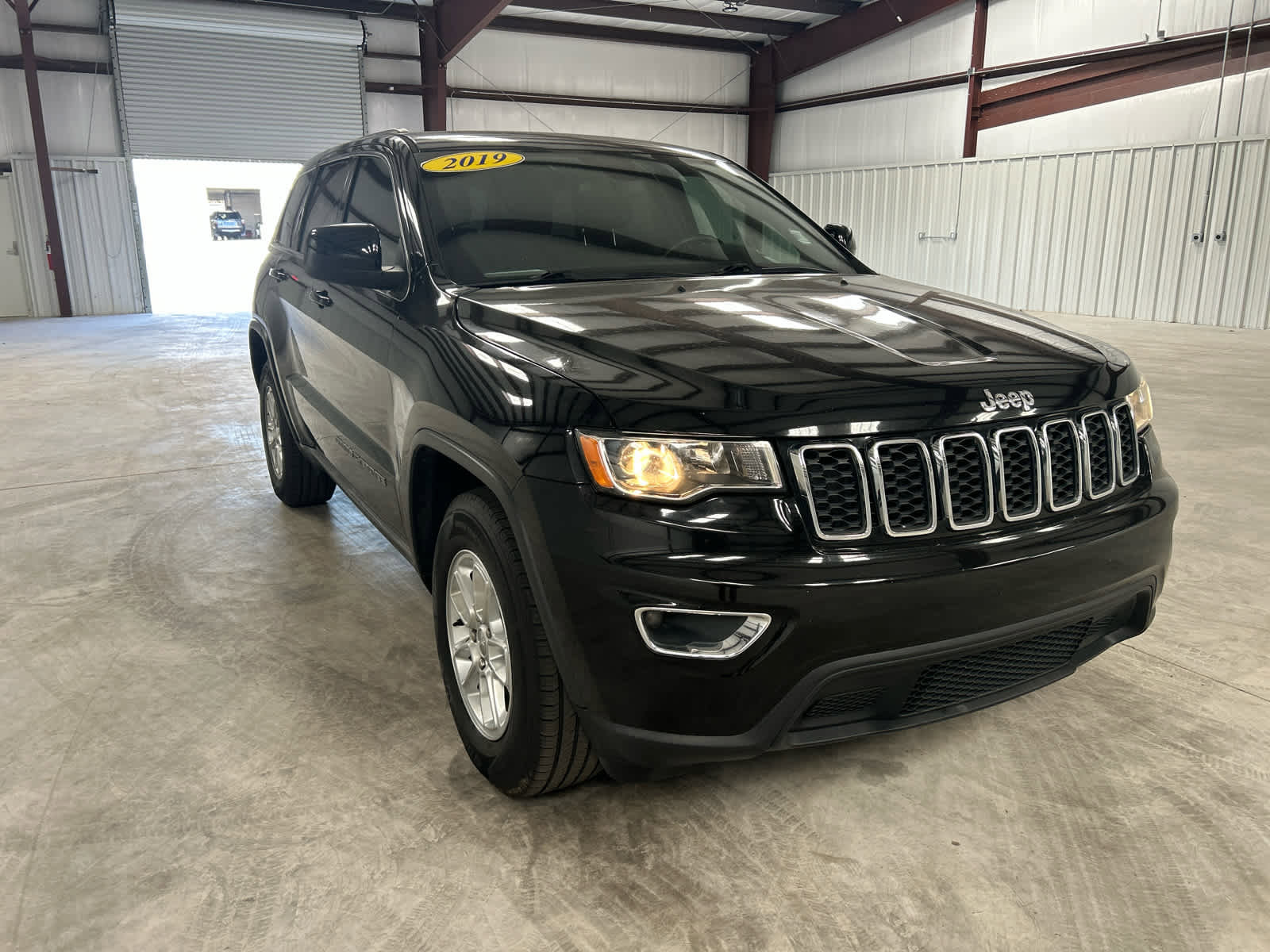 Used 2019 Jeep Grand Cherokee Laredo RWD image 7