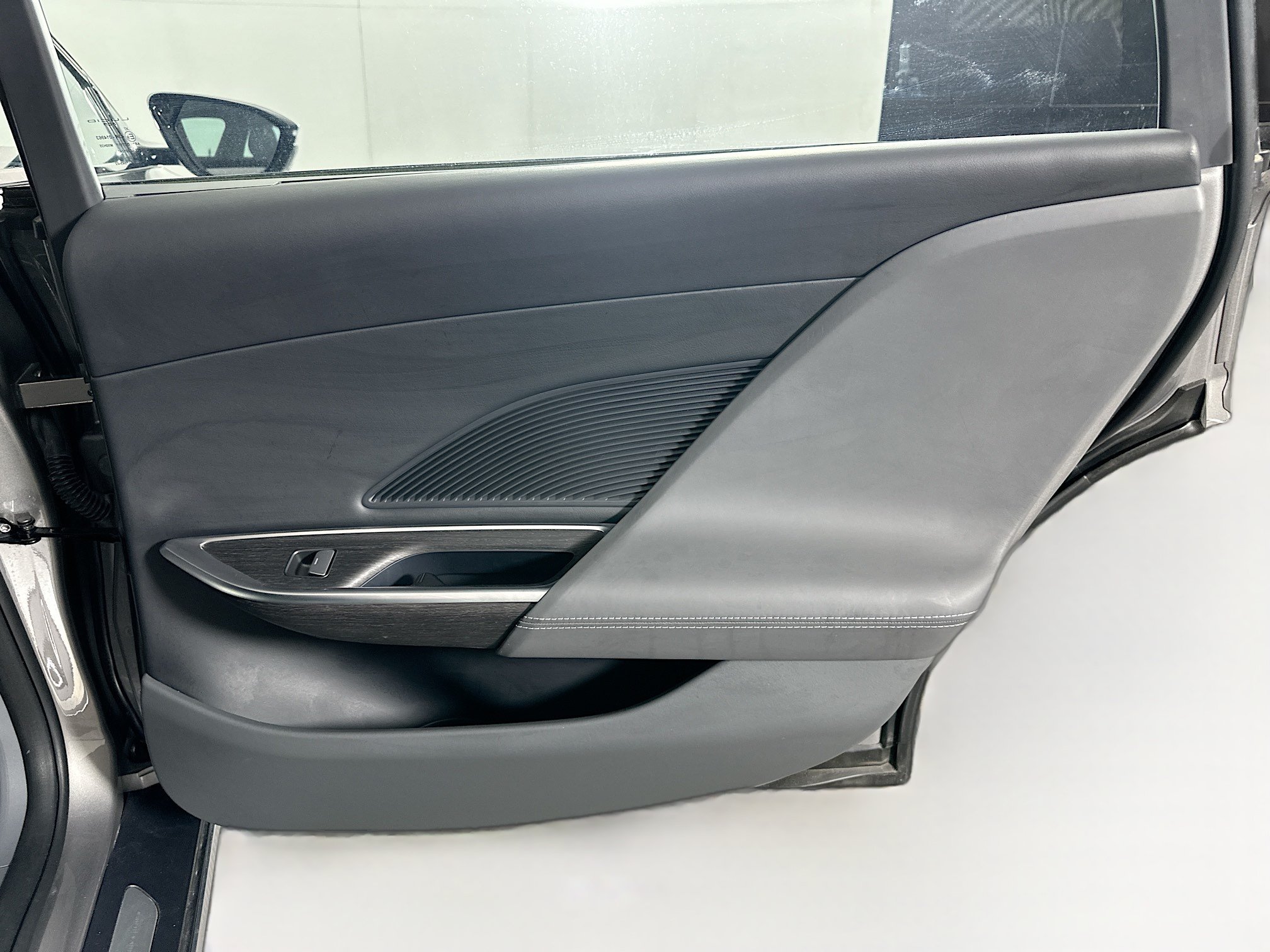 Used 2024 Lucid Air Touring AWD/4WD image 31