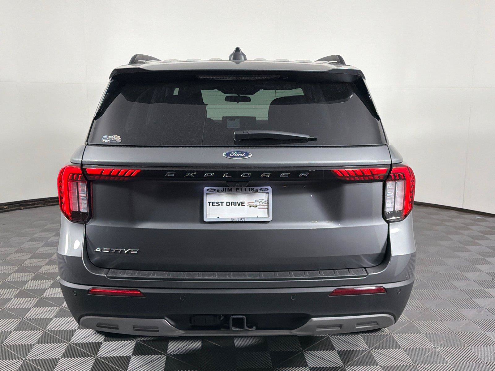 Used 2025 Ford Explorer Active w/ Active Comfort Package RWD image 6