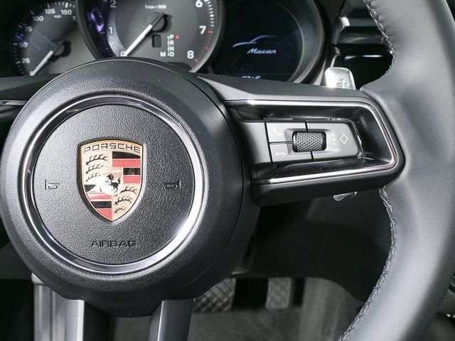 Certified 2025 Porsche Macan AWD image 12