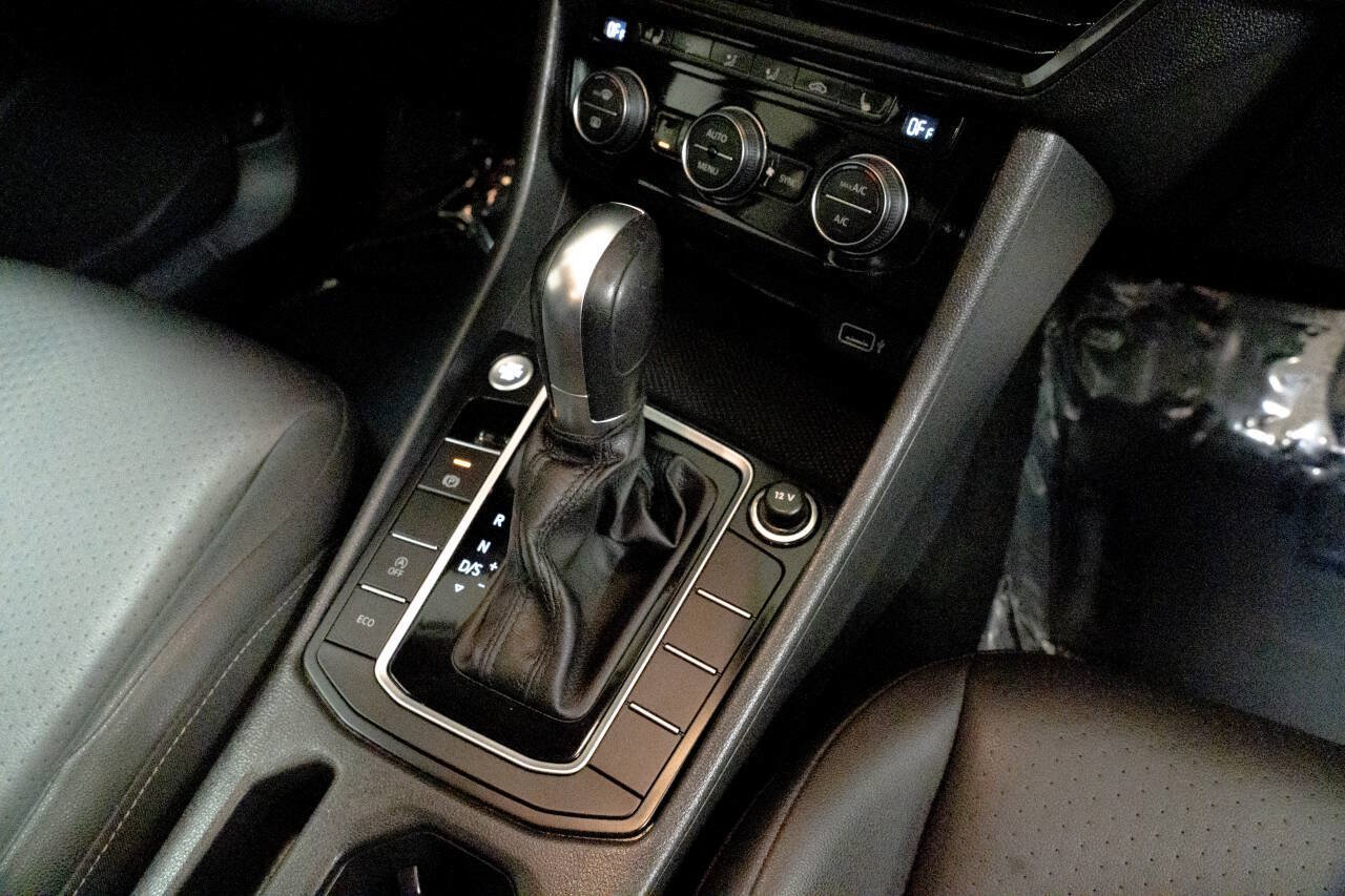 Used 2019 Volkswagen Jetta SE w/ Cold Weather Package FWD image 34