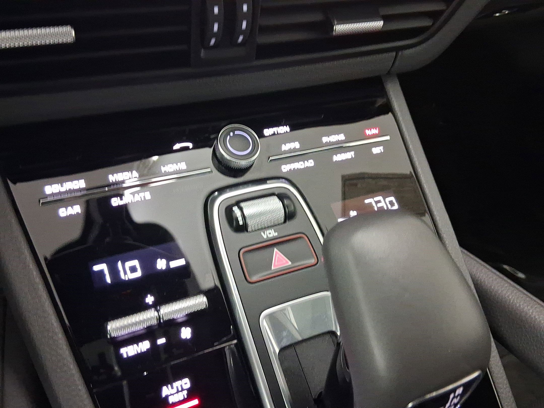 Used 2021 Porsche Cayenne image 24