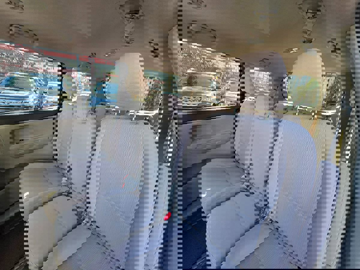 Used 2019 Kia Sedona LX image 27