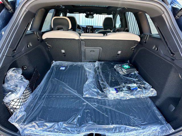 New 2026 Volvo XC60 T8 Plus w/ Protection Package Premier AWD/4WD image 9