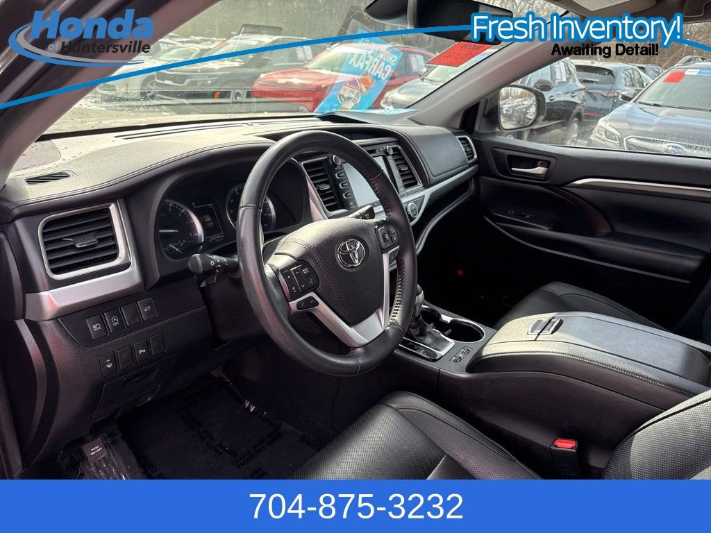 Used 2019 Toyota Highlander Limited image 23