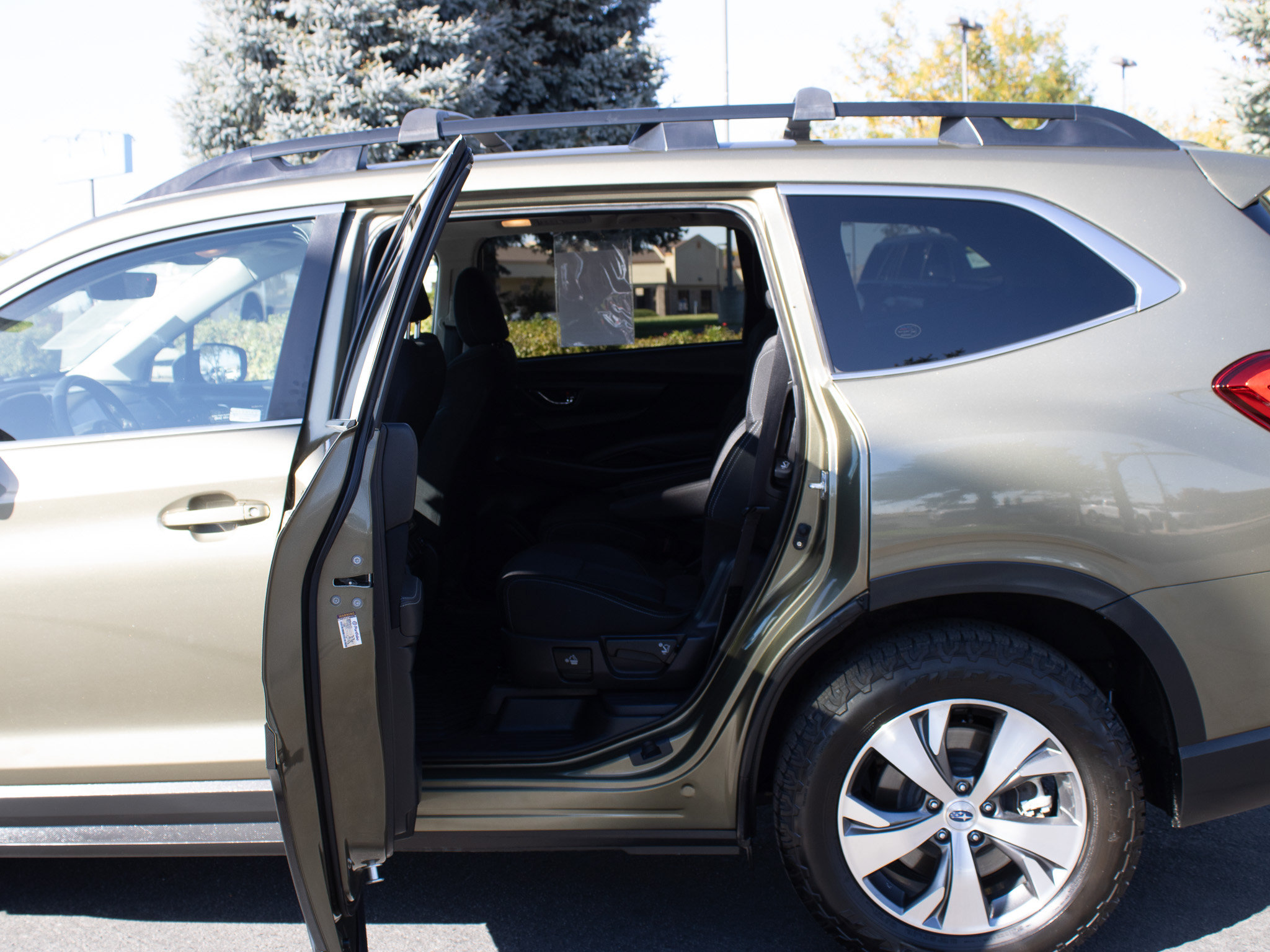 Used 2023 Subaru Ascent Premium w/ Convenience Package AWD/4WD image 14