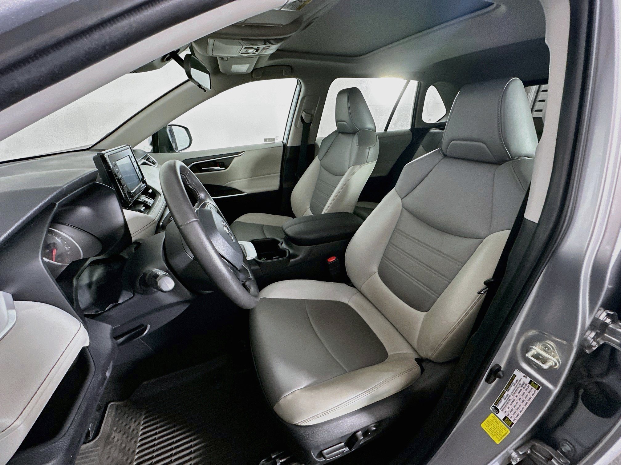 Used 2022 Toyota RAV4 XLE Premium FWD image 13