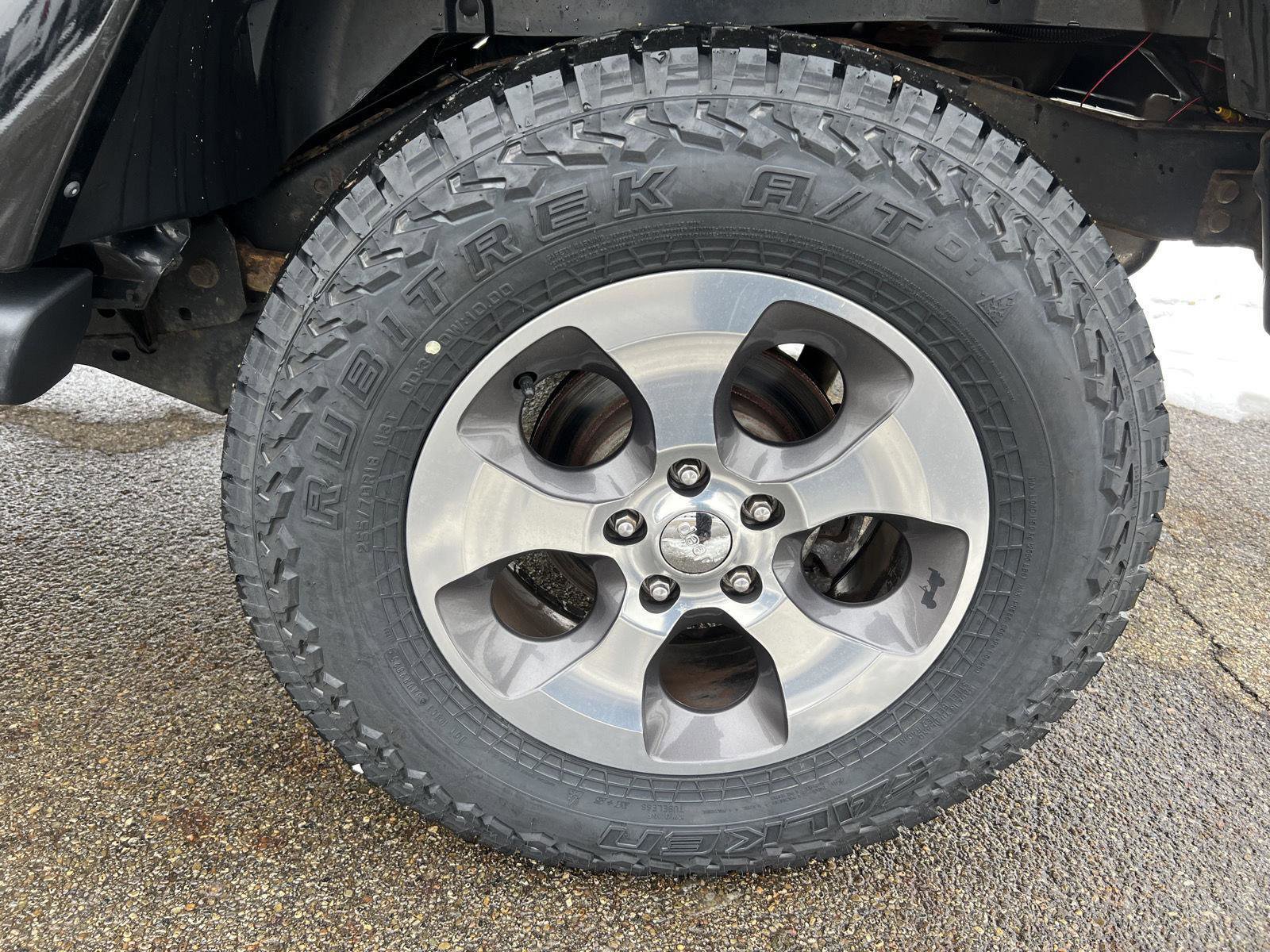 Used 2017 Jeep Wrangler Unlimited Sahara w/ Connectivity Group image 38