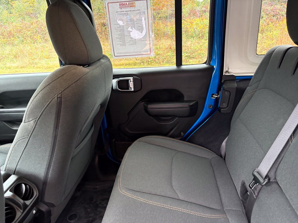 Used 2024 Jeep Wrangler Unlimited AWD/4WD image 40