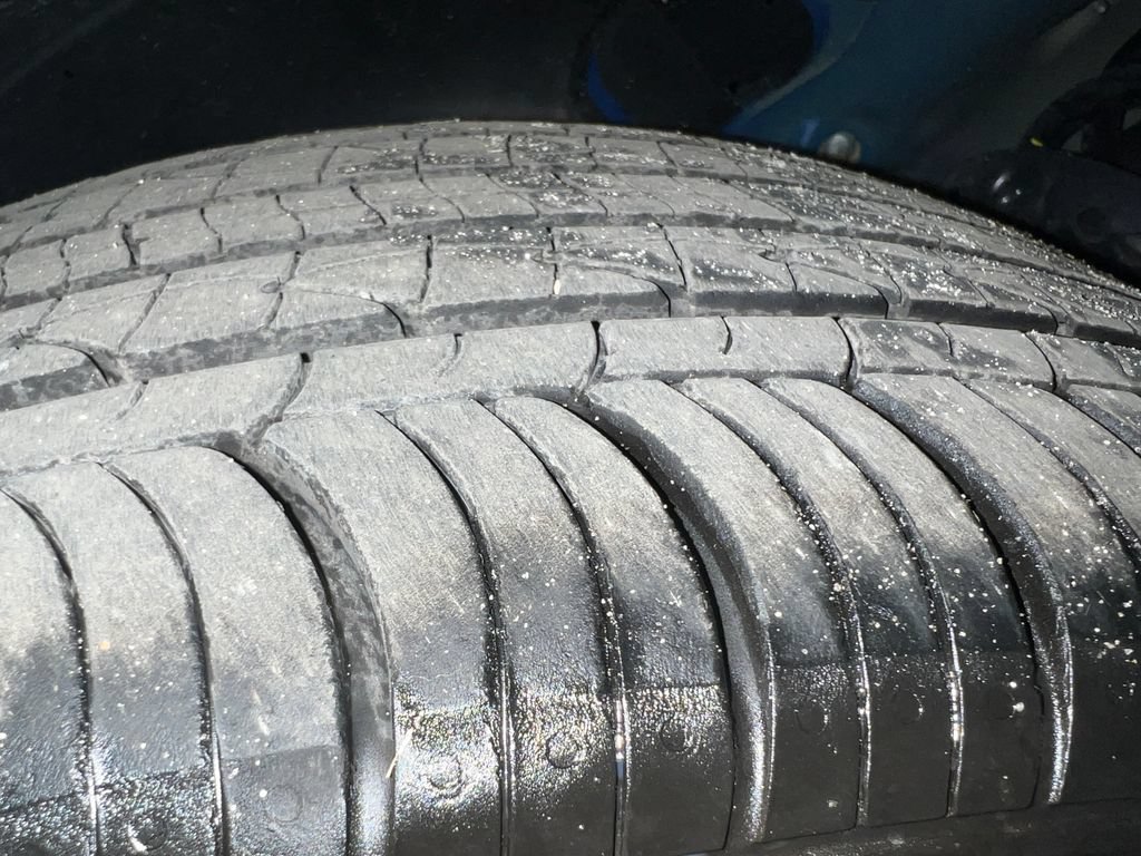 Used 2025 Hyundai Venue Limited FWD image 30