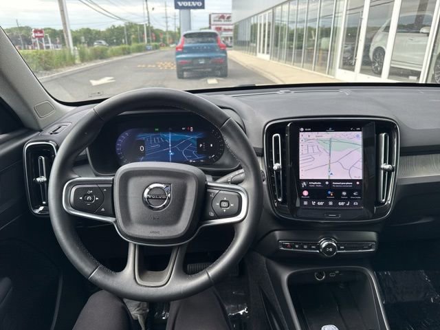 Certified 2025 Volvo XC40 B5 Plus AWD/4WD image 21