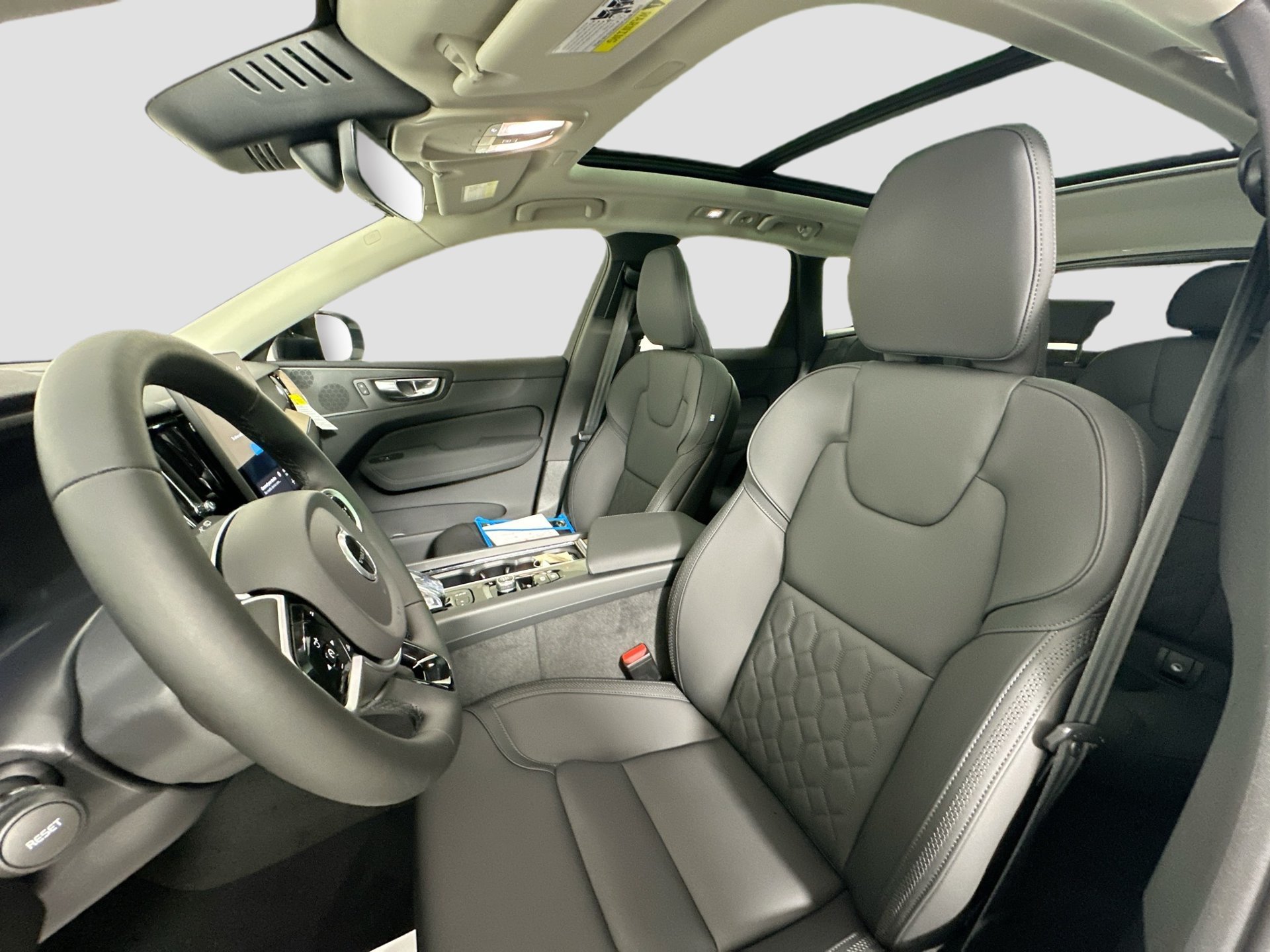 New 2026 Volvo XC60 B5 Plus w/ Protection Package Premier AWD/4WD image 22